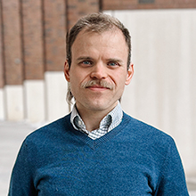 Robert hest headshot standing in front of stadium